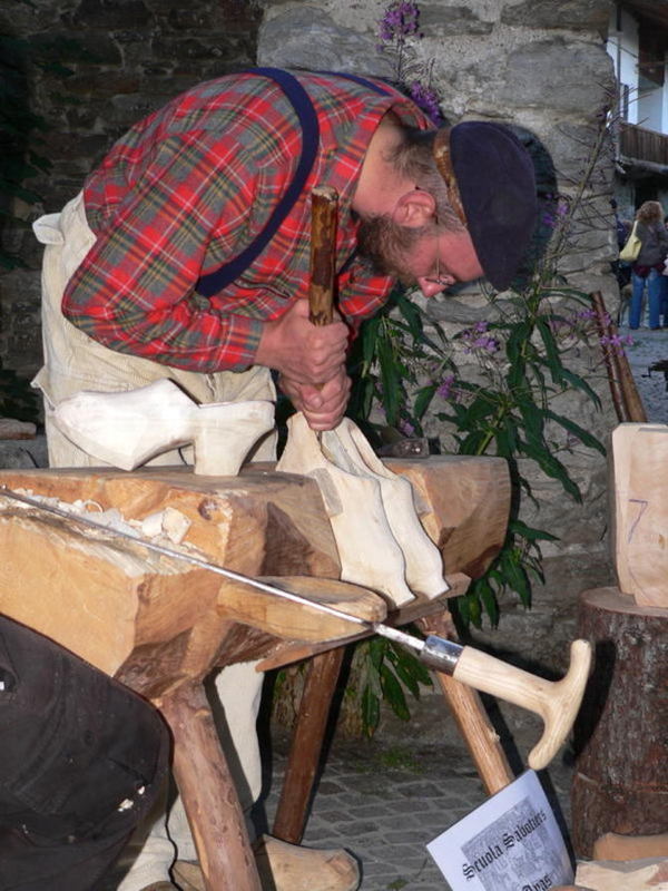 Artigianato Valle d'Aosta. Lavorazione del legno - Sabot